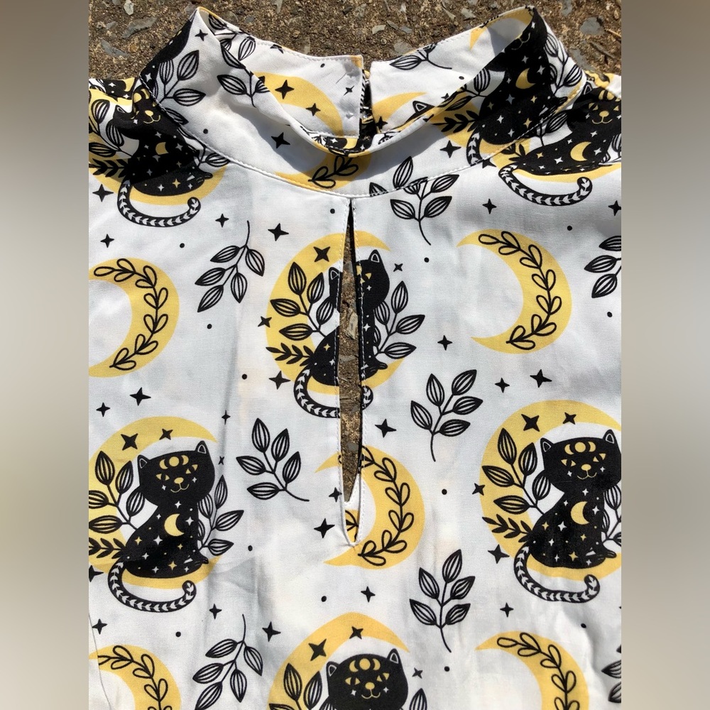 NWT ModCloth Collared Tank Top, Cat & Moon Pattern, Size Medium - Picture 2 of 8